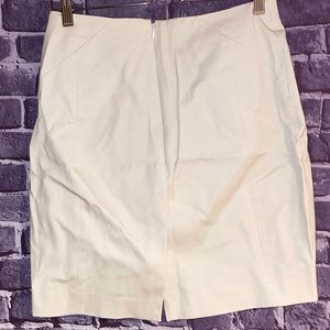 Banana republic brand beige pencil skirt in a size 4.